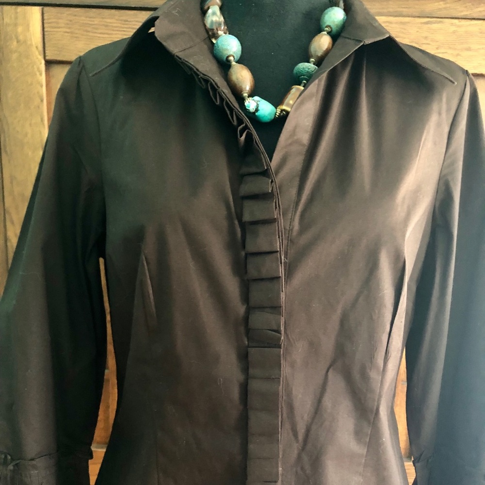 Great dark brown, 3/4 sleeve, interesting detail-L